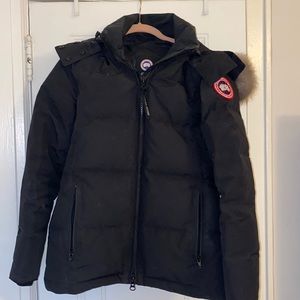 Canada goose women’s jacket size small mint condition